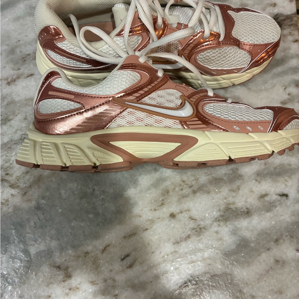 Nike Women's V5 RNR Shoes